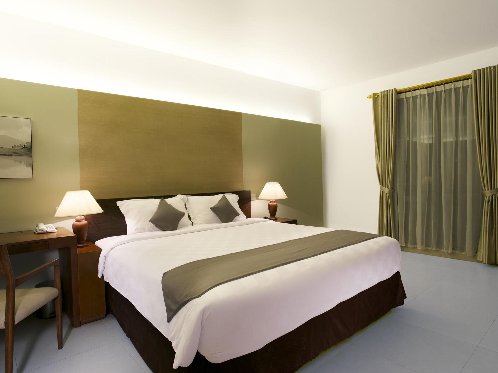Hotel Neo+ Green Savana Sentul City Bogor Exterior photo